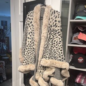Leopard Print Faux Fur Trim Cape